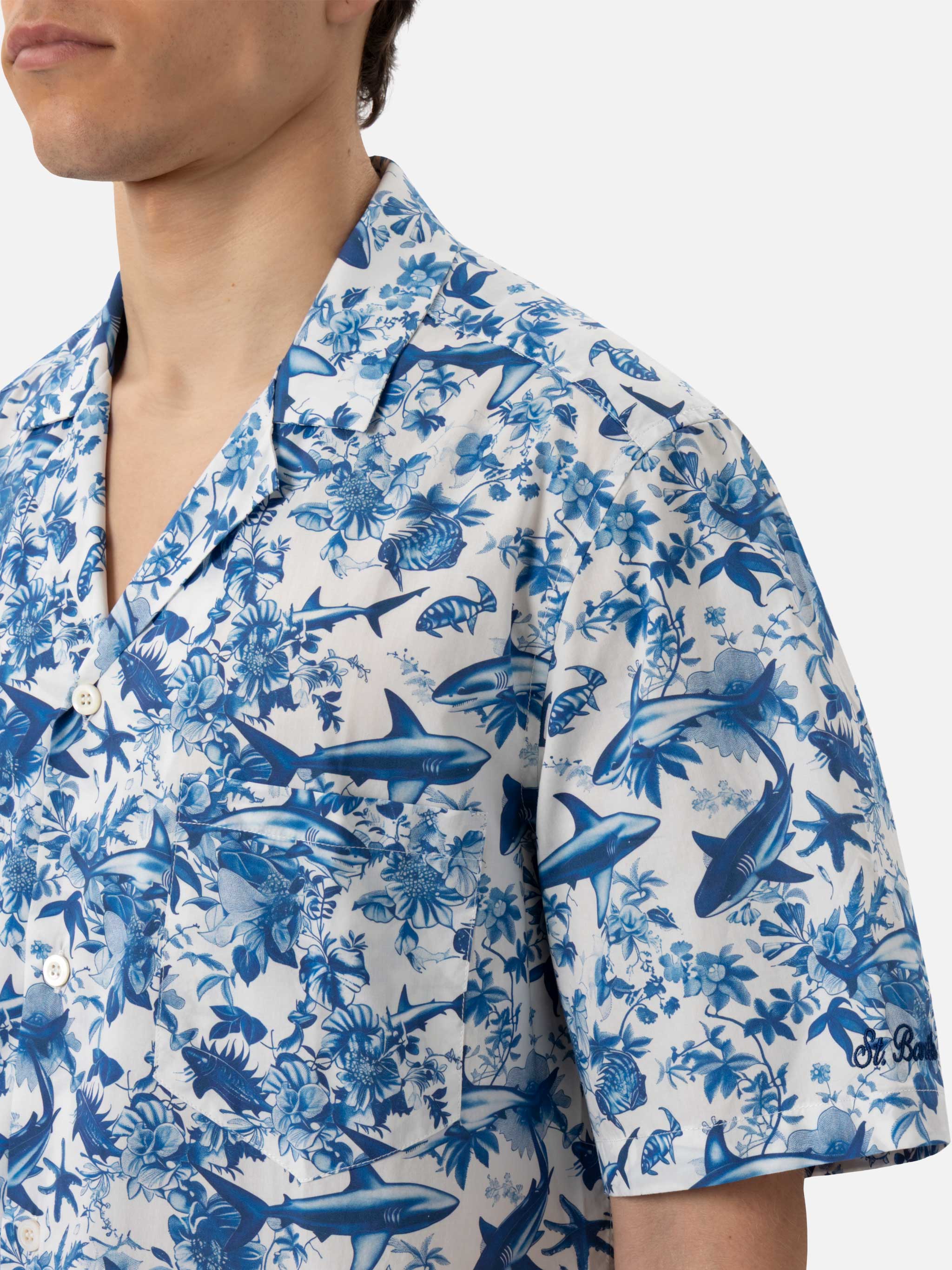 Kalea katoenen shirt met haaienprint | Ontwerp mede ontwikkeld door RI (AI)