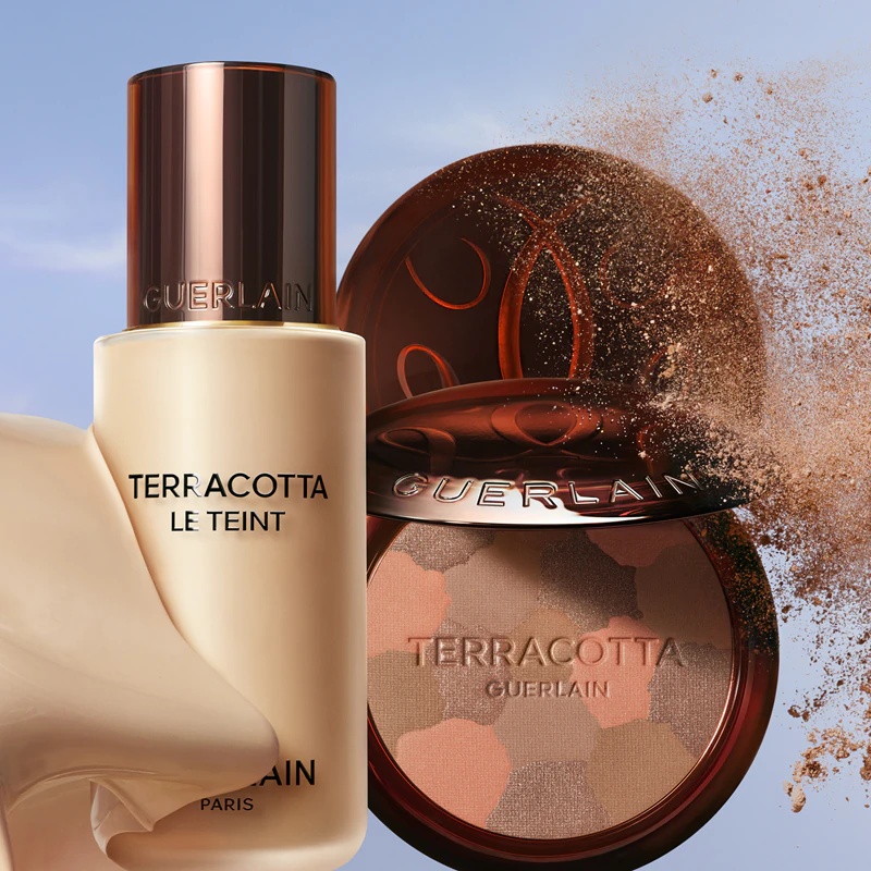 GUERLAIN Terracotta Light izgaismojoša bronzerpulvera uzpilde