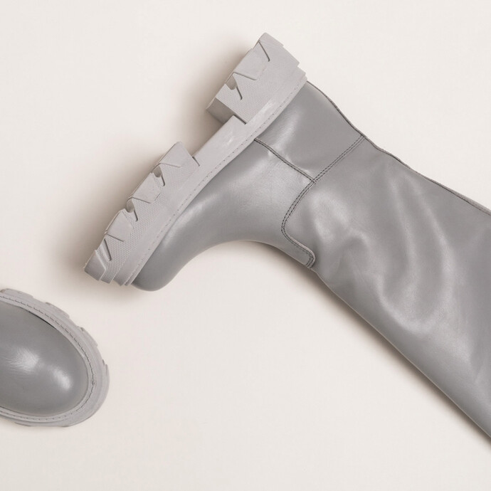 Bottes à semelles crantées  en cuir gris