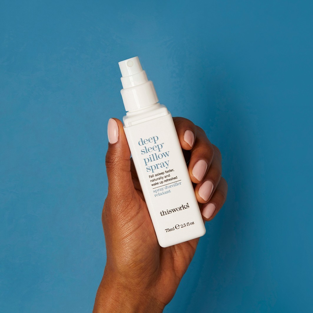 Sprej na vankúš This Works Deep Sleep - 75 ml
