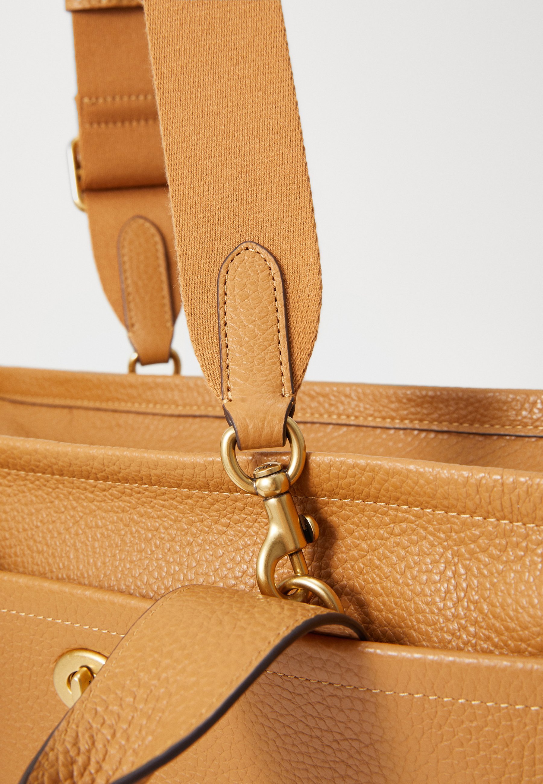 COACH BUBBLE CARGO TOTE - Torebka - miodowo-brązowa