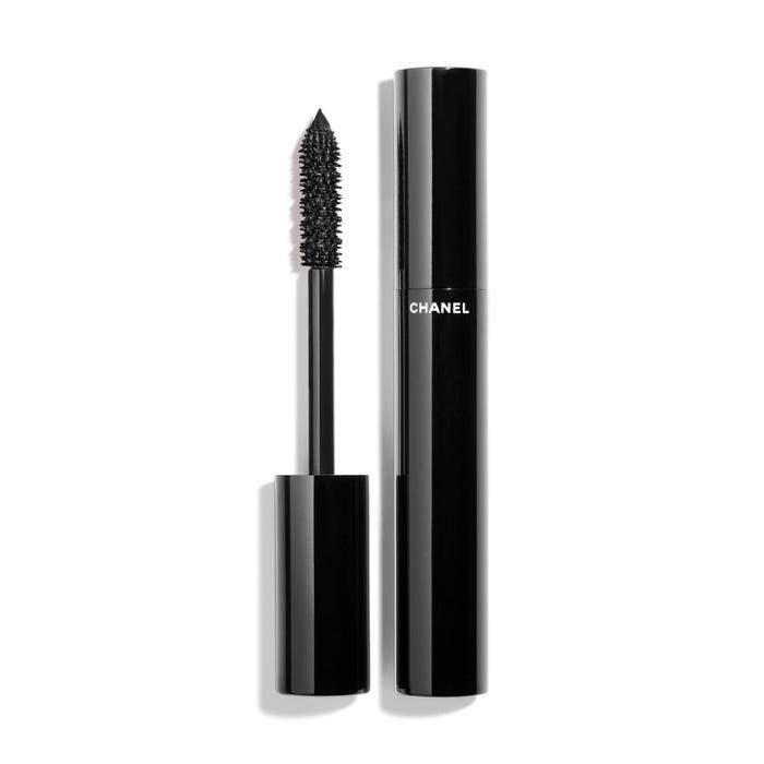 LE VOLUME ULTRA-NOIR DE LA CHANEL