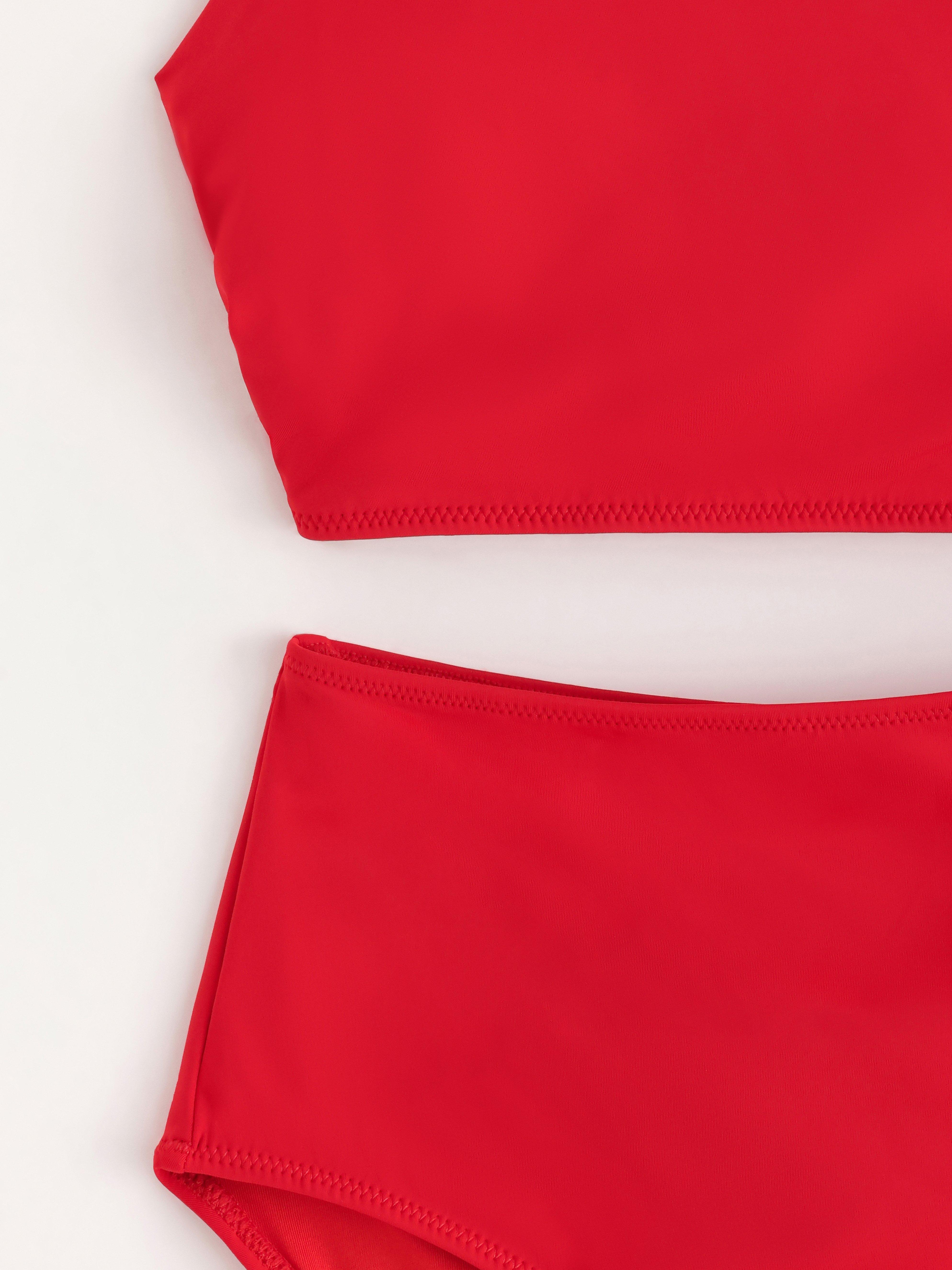 Traje de baño de un solo hombro rojo