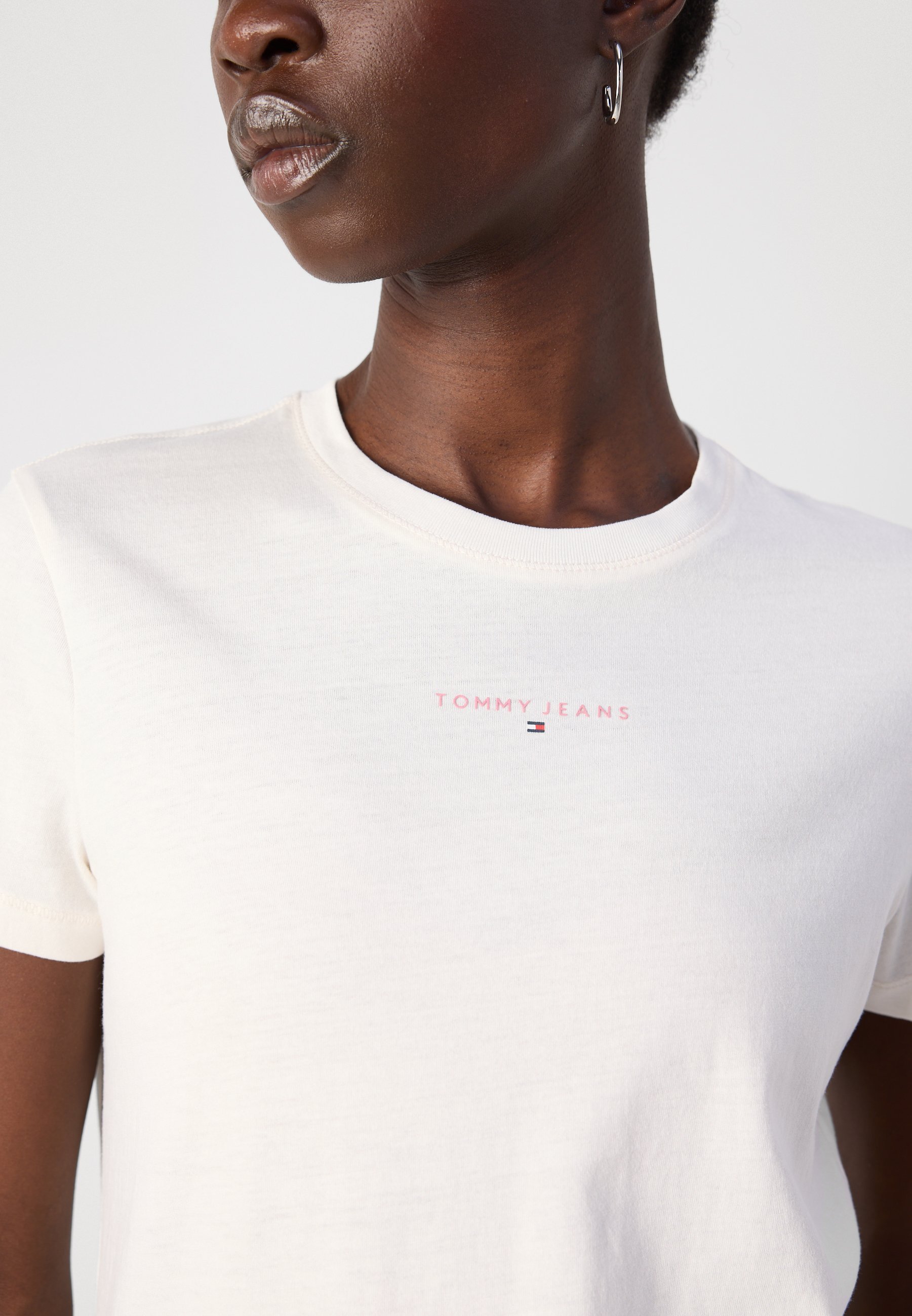 T-shirt Tommy Jeans LINEAR - T-shirt basique - blanc antique