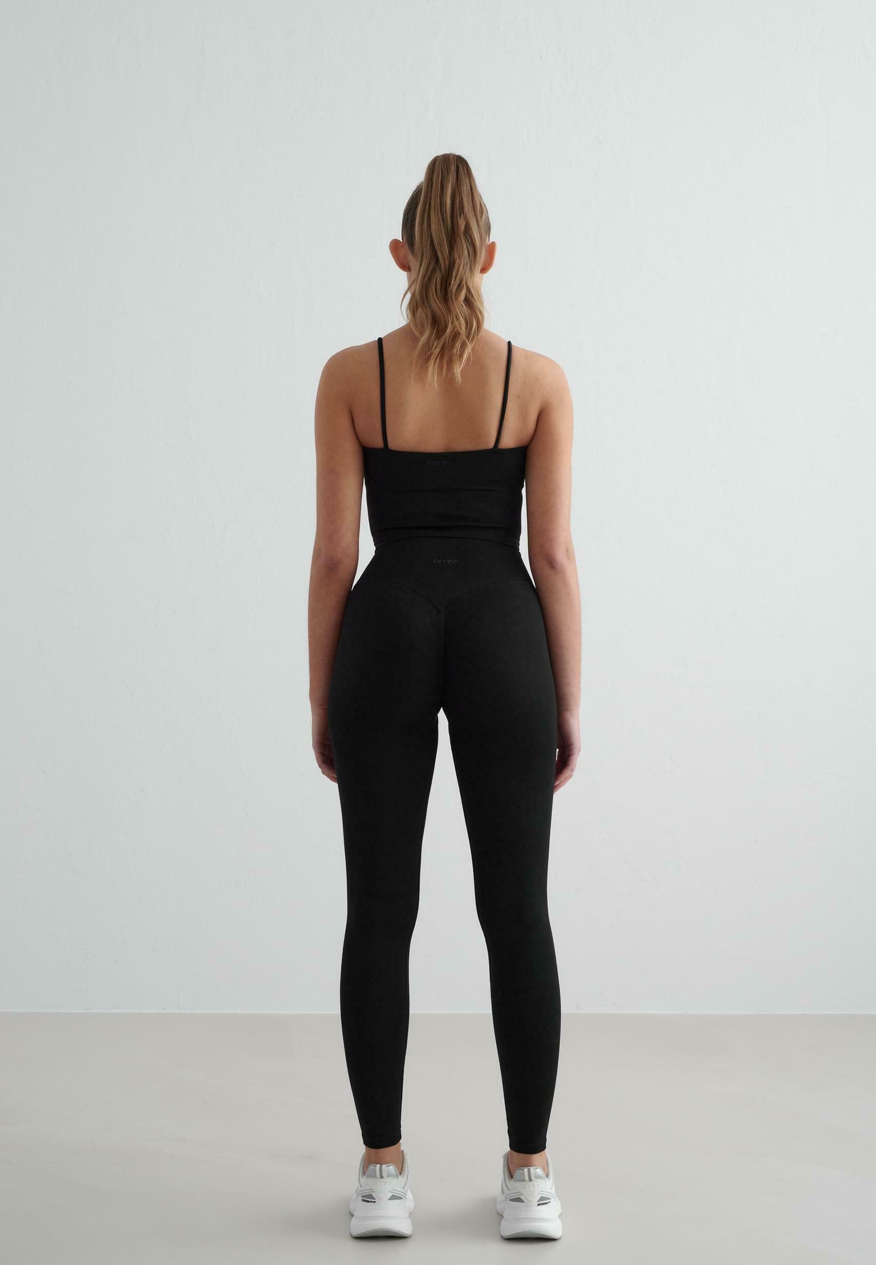 aim'n® SMAAK NAADLOZE SINGLET - Sportbeha met lichte ondersteuning - zwart