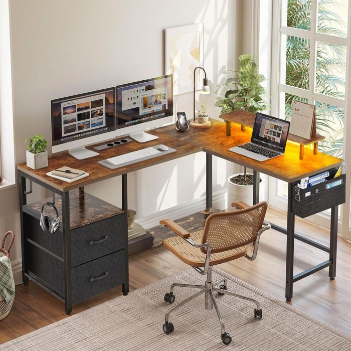 Bureau Gaming en Forme L-120x120x75 CM-Bureau d'Angle avec Étagère Rangement-Avec Support de Moniteur-2 USB-3 Prises-Marron
