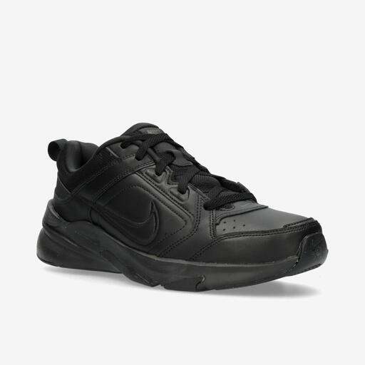 Nike Defender celý deň