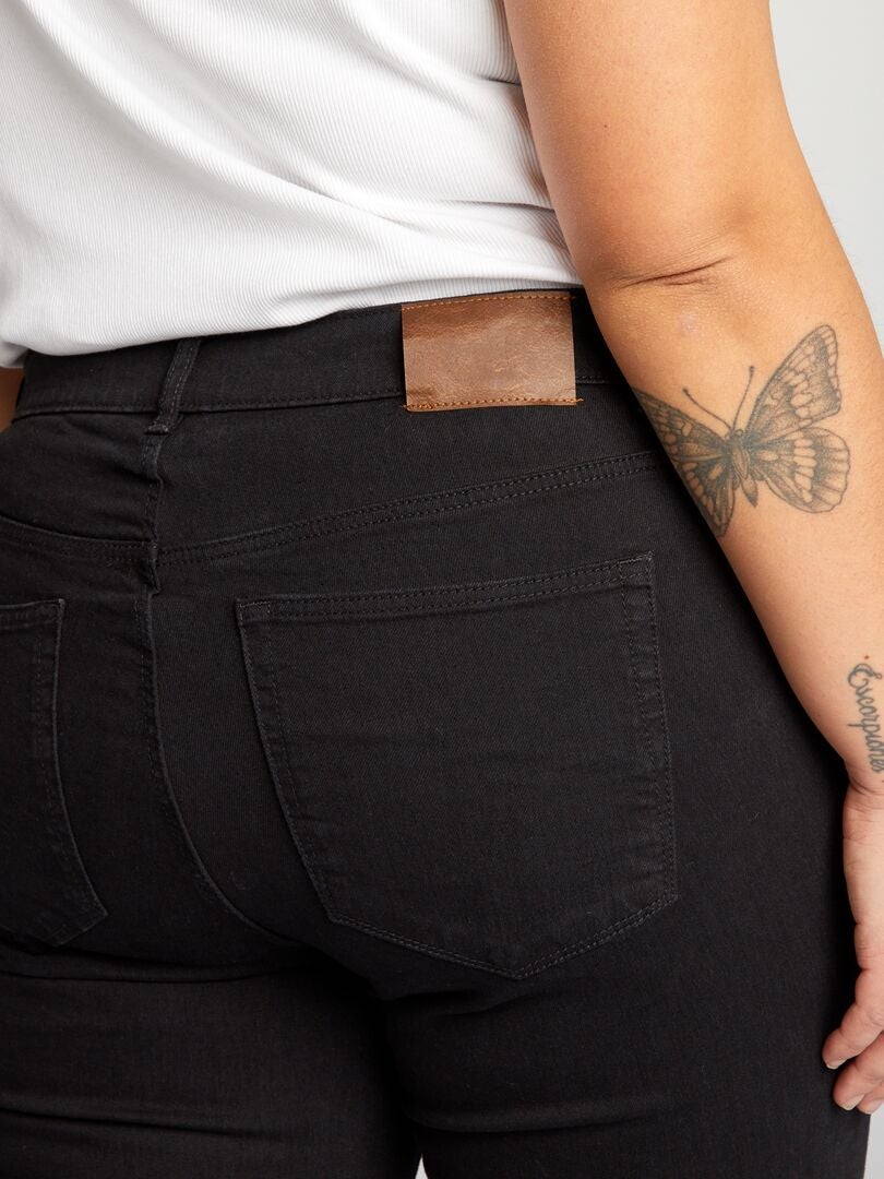 Calça jeans slim - tamanho 30 - preta