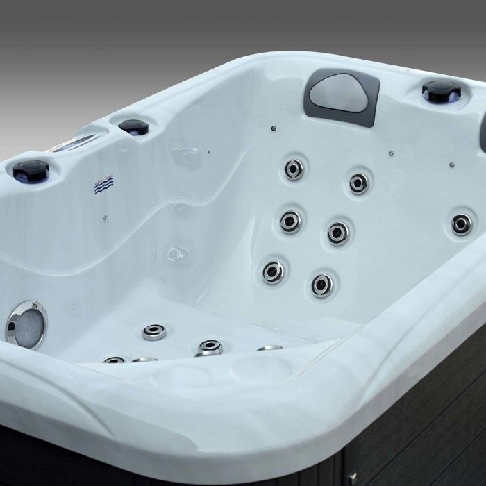 Waterclip - ARKOS 3-Person Acrylic Spa - 22 Hydrojets - 720L - Ozonator and Cover Included - 200 x 125 x 72cm - White