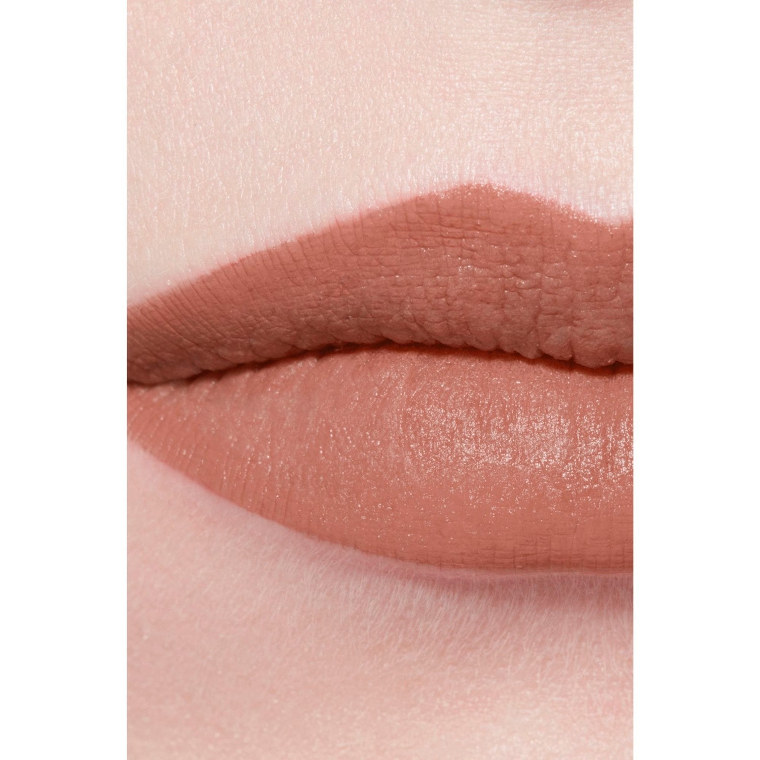 CHANEL LE ROUGE VELOURS LUMINEUX