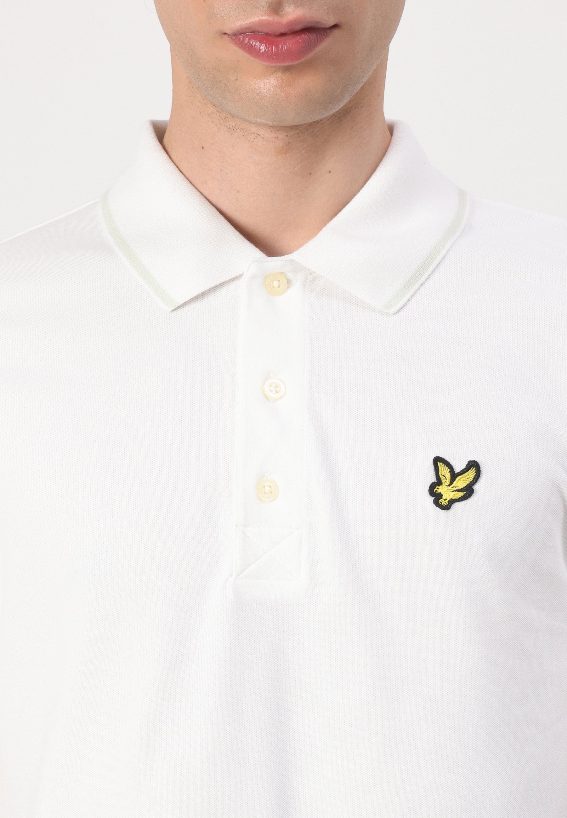 Lyle & Scott TIPPED - Poloshirt - weiß/helles Matcha