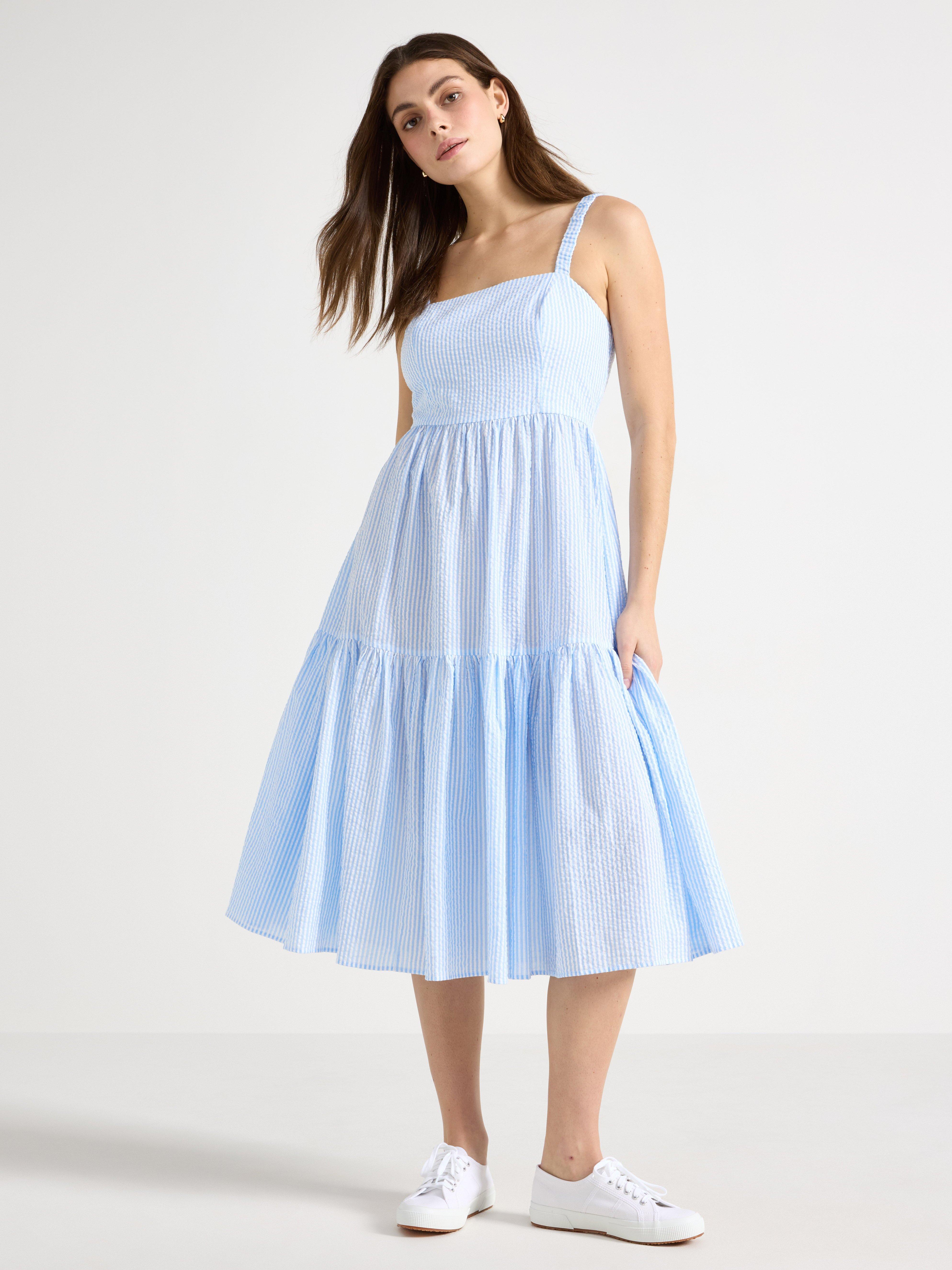 Vestido midi em estampa de ondas azuis