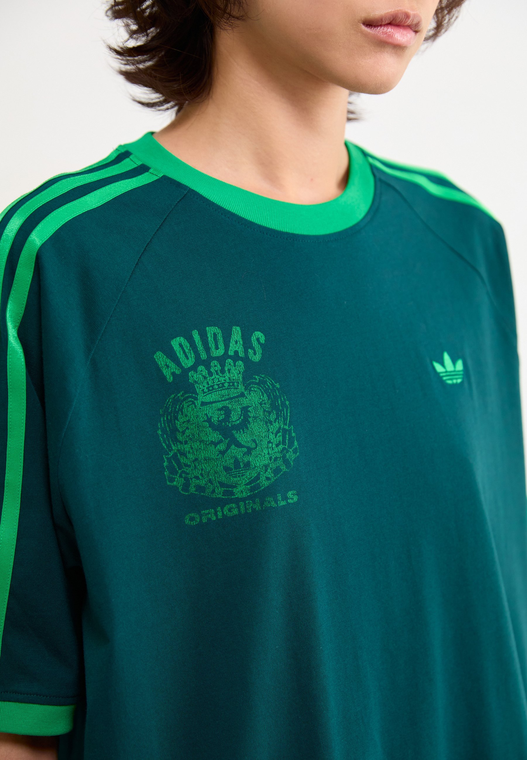 adidas Originals LOOSE TEE - T-shirt met print - aurora ivy