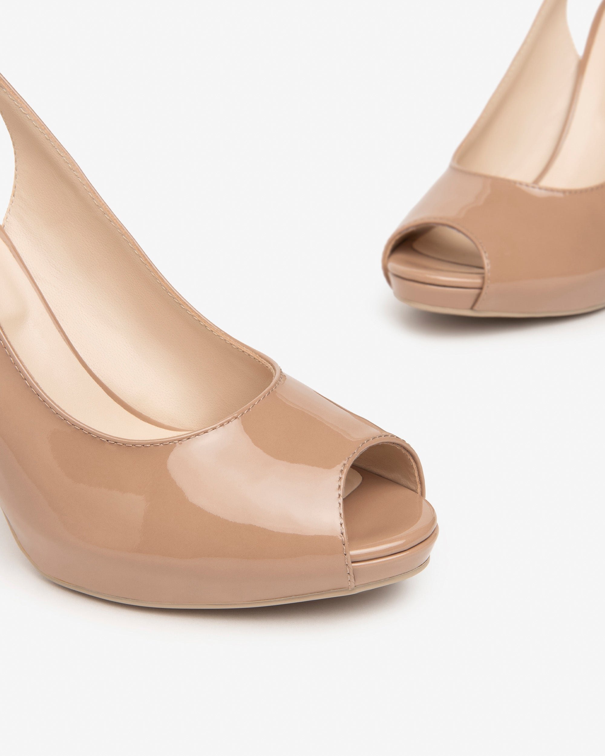  Damen-Pumps aus Lackleder