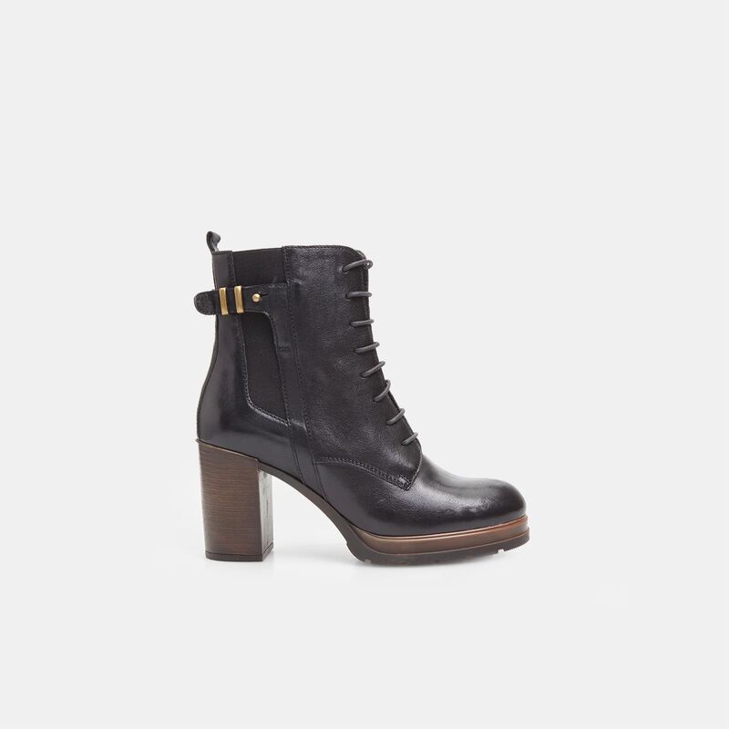 BATA dames enkellaarsjes van leer met hak