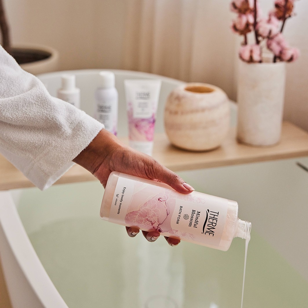 THERME vonios putos „Mindful Blossom“ – 500 ml