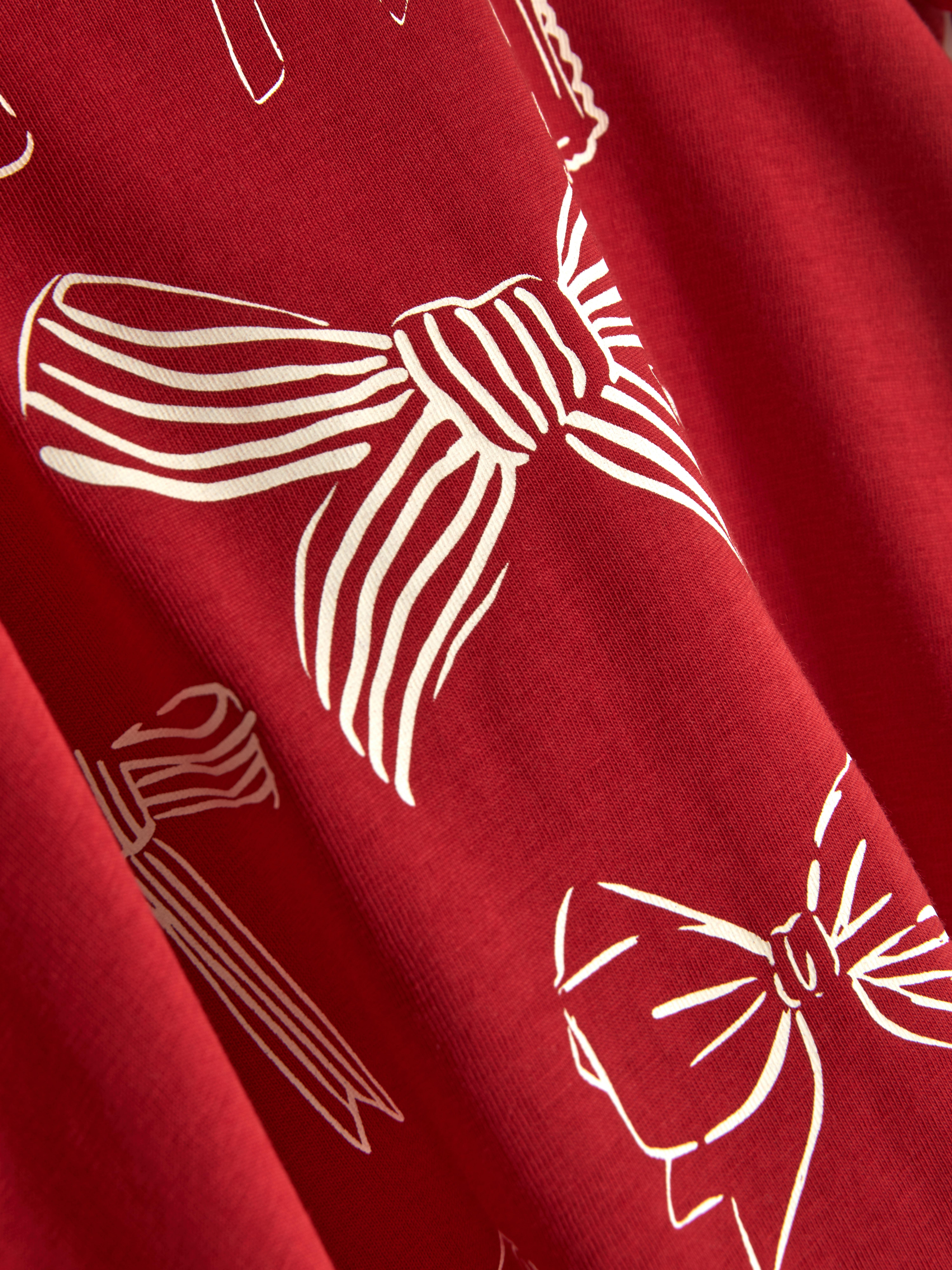 Kurzärmeliges T-Shirt mit Aufdruck Ein T-Shirt mit kurzen Ärmeln, Rundhalsausschnitt und Aufdruck