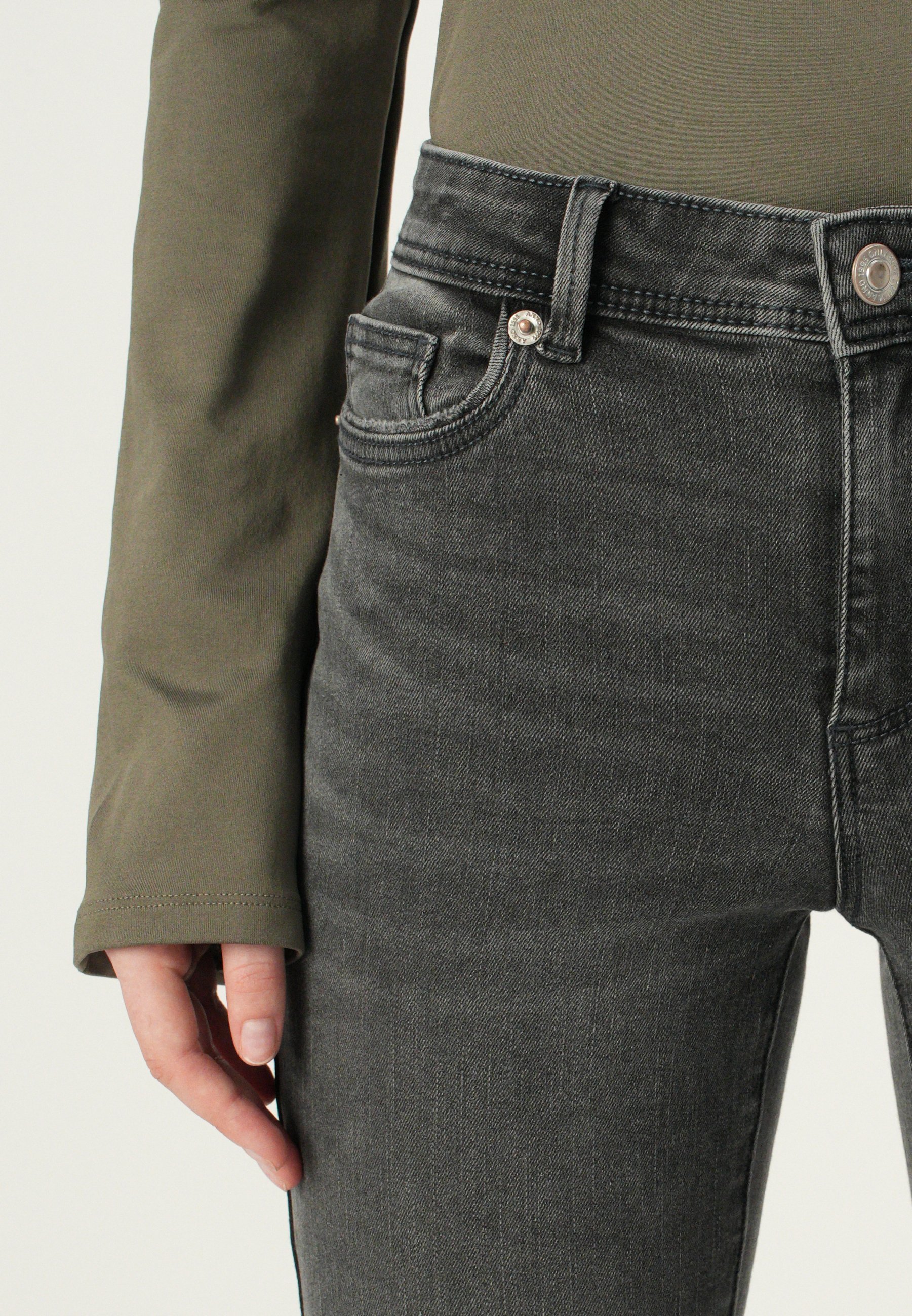 ONLY ONLWAUW MID WAIST FLARED - Uitlopende jeans - grijze denim
