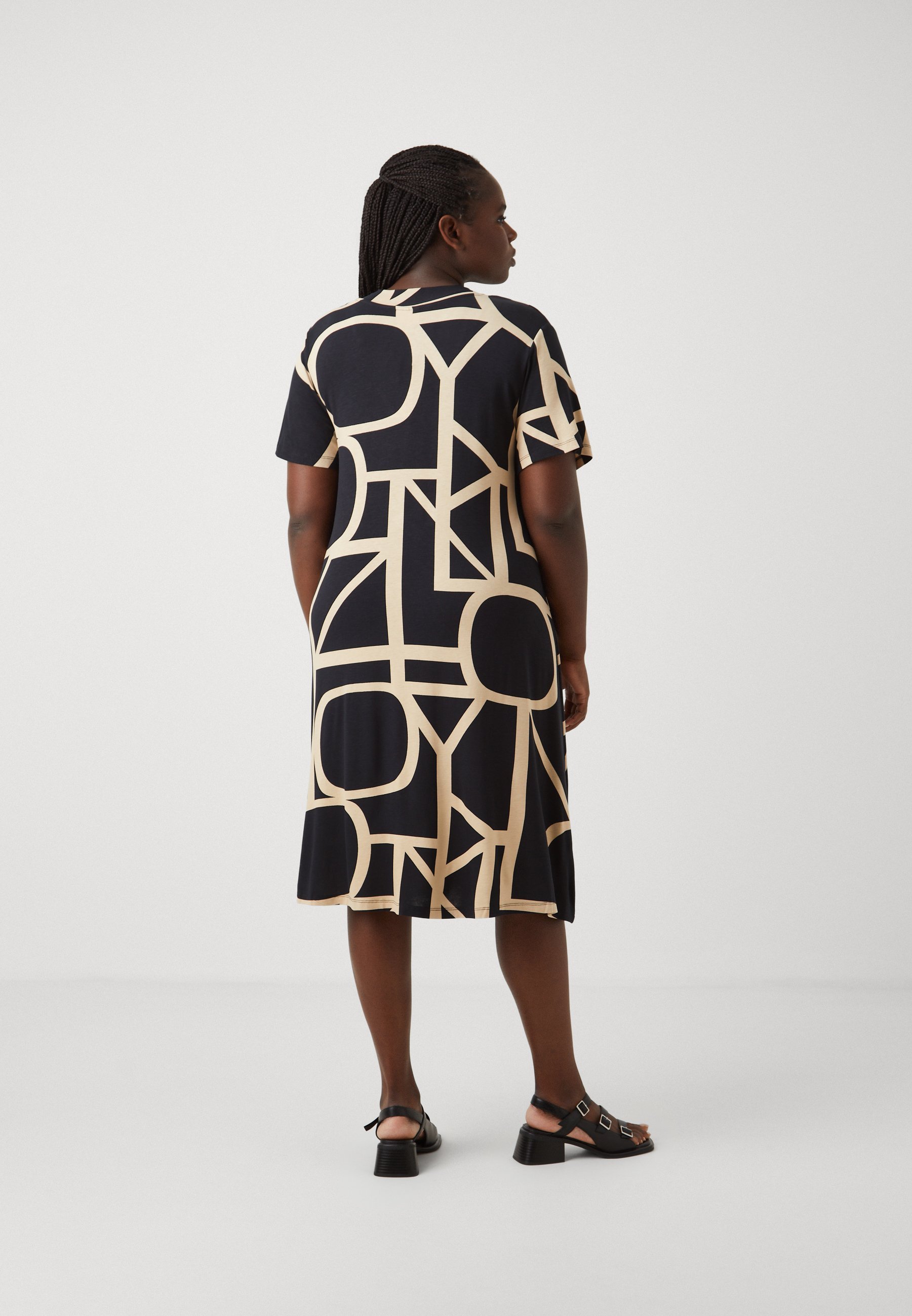 ONLY Carmakoma CARFYRLA LIFE - Jersey jurk - zwart