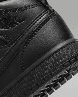 Jordan 1 Mid Younger Kids' Shoe
