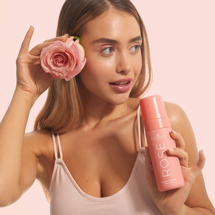 Schiuma detergente viso idratante alla rosa Cocosolis
