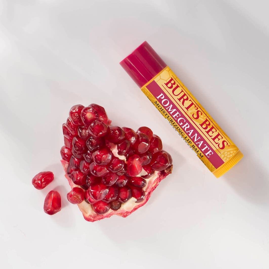 Burt's Bees lūpų priežiūros lūpų balzamas su granatais - GRANATAS