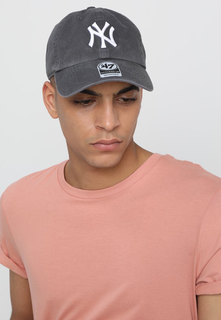 '47 Caps