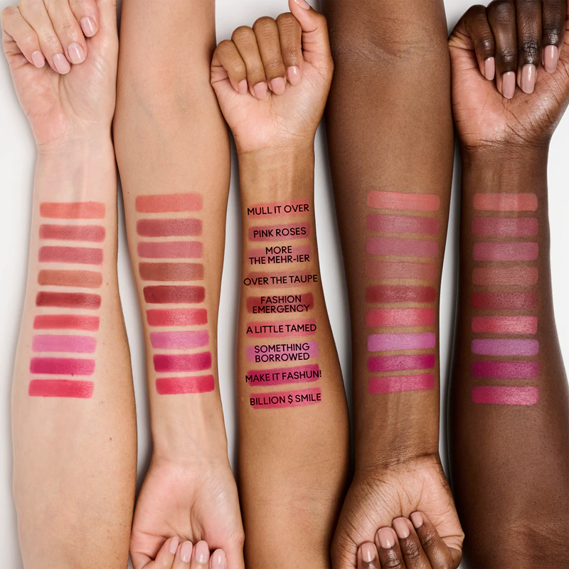MAC Cosmetics Powder Kiss Lip + Cheek Mousse is een multifunctionele cosmetica voor lippen en wangen.
