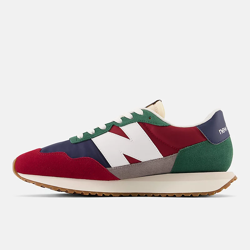 Tênis masculino 237V1 - NB Scarlet com detalhes em verde floresta