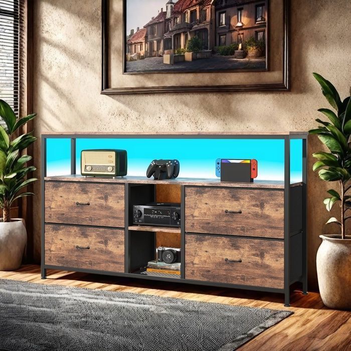 Aparador bajo de 4 cajones y 3 estantes con iluminación LED, ideal para sala de estar o como mueble para TV. Estructura metálica. Unidad de almacenamiento. Color marrón.