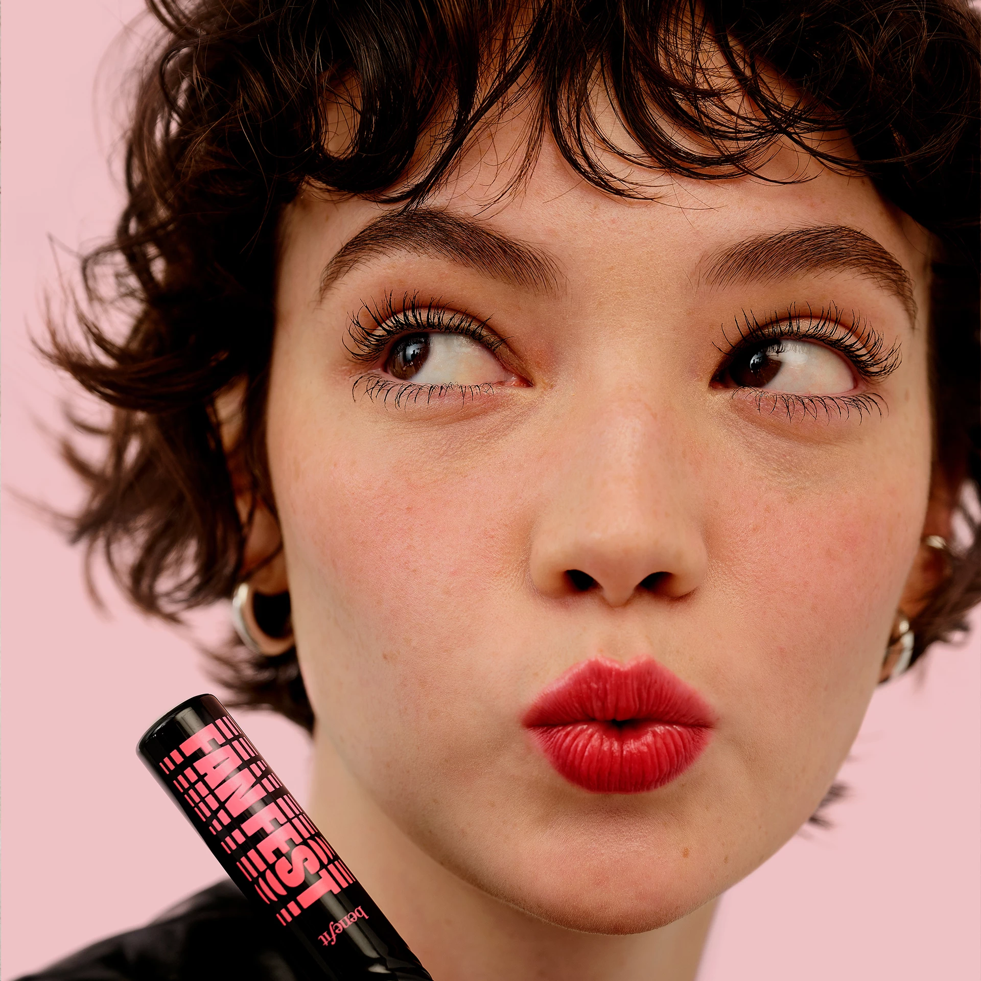 Big Lil' Lash Fan - Kit Duo Mascara pentru Volumizare și Evantai Fan Fest - Benefit