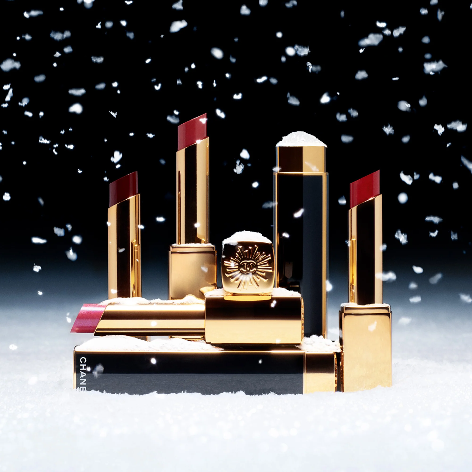 ROUGE ALLURE L'EXTRAIT - IL ROSSETTO AD ALTA INTENSITÀ ESTRATTO DI LUCE E TRATTAMENTO. RICARICABILE