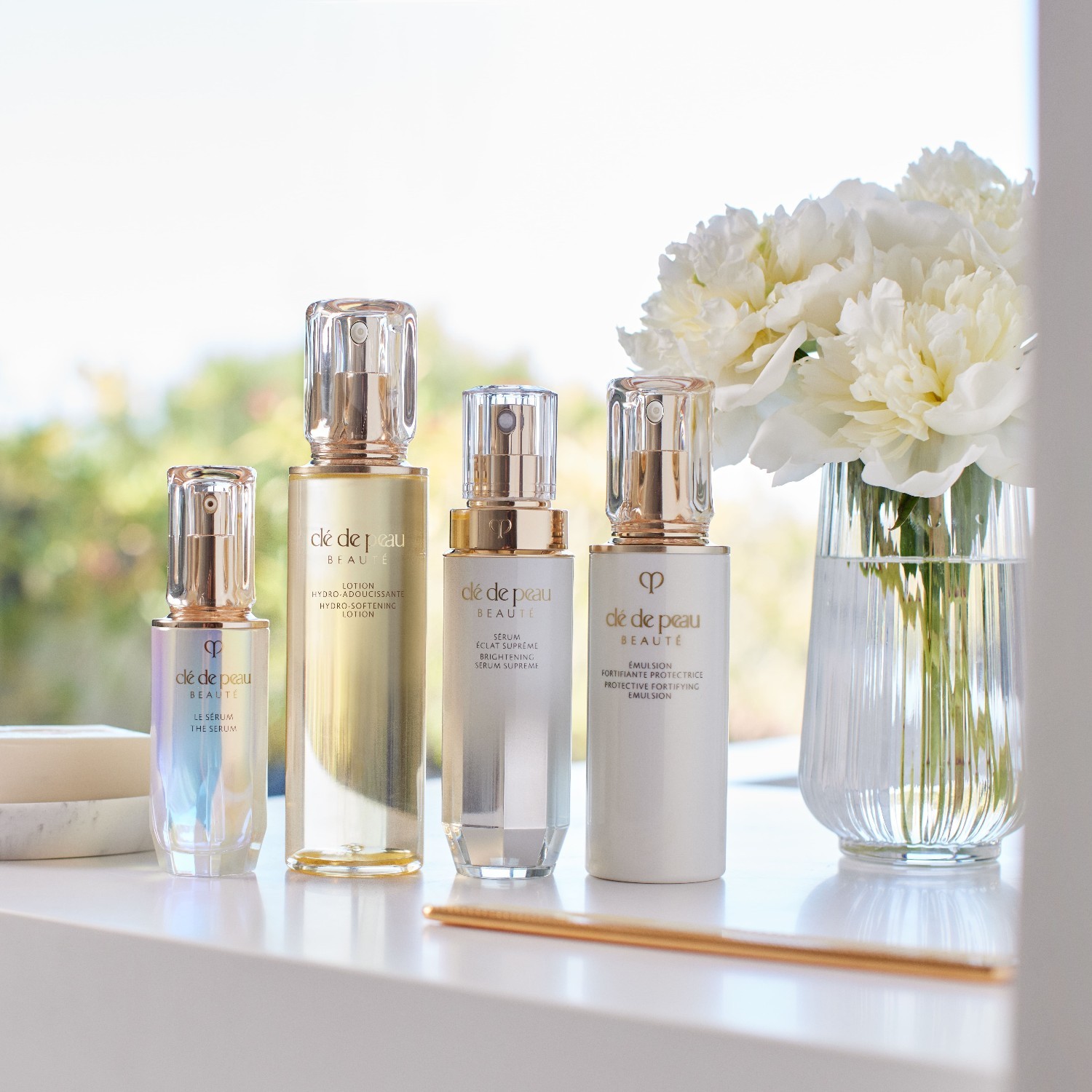 Clé de Peau Beauté serum protiv starenja, osvjetljavajući serum - 40ml