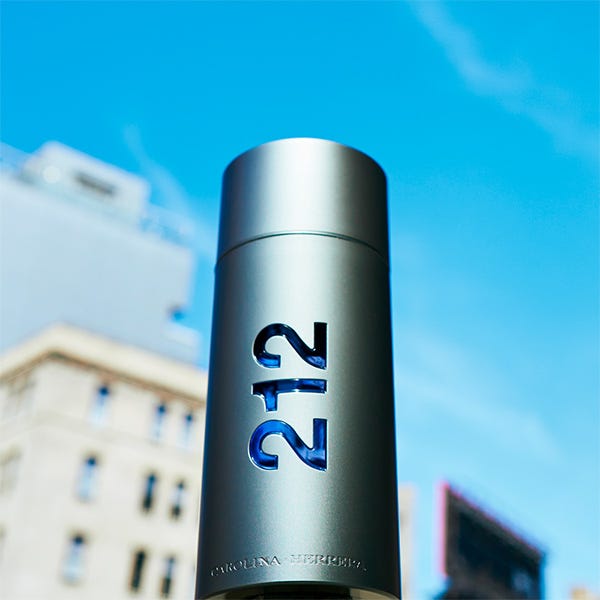 212 мушкараца