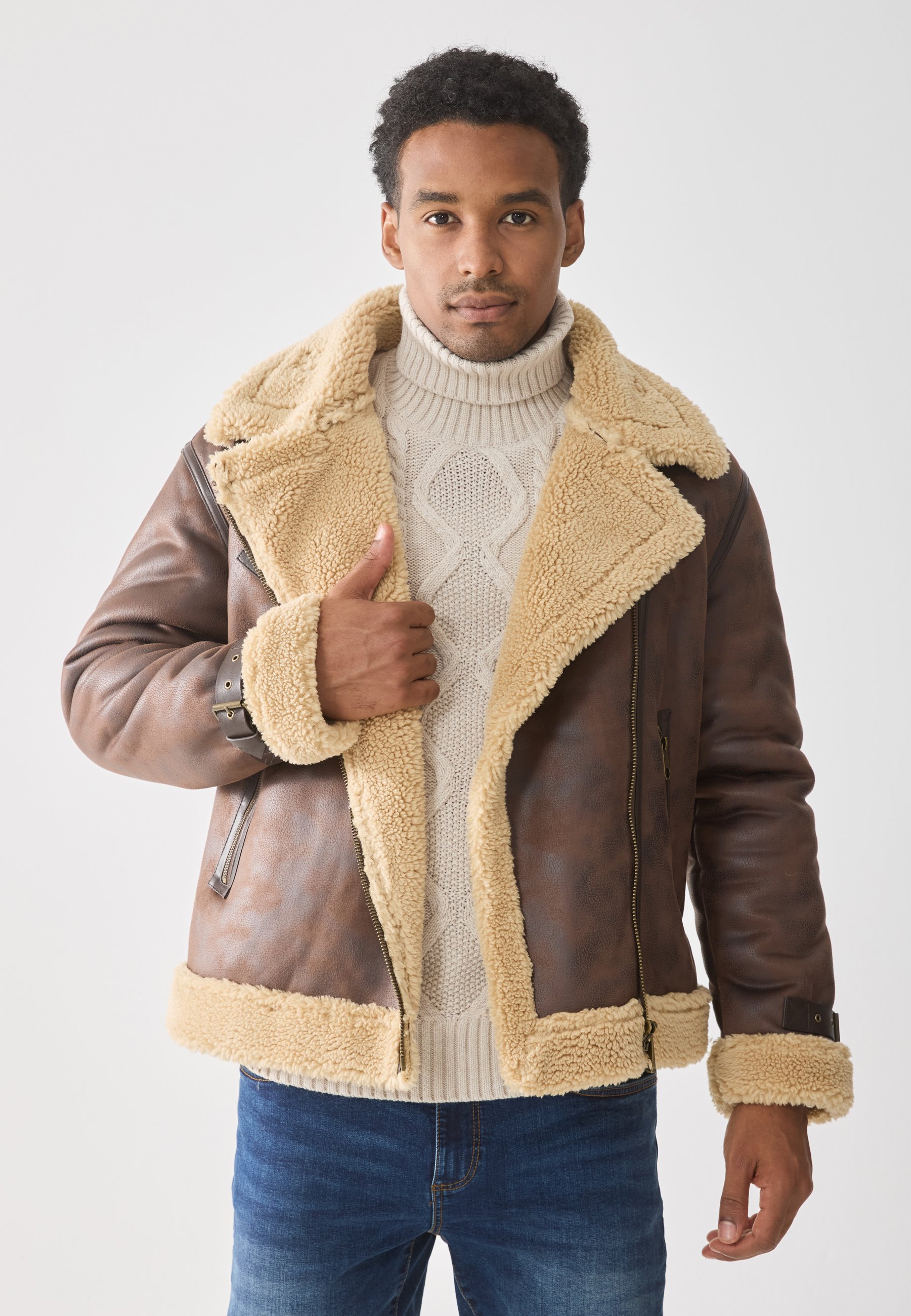 Pier One Jakke i kunstskinn – brun