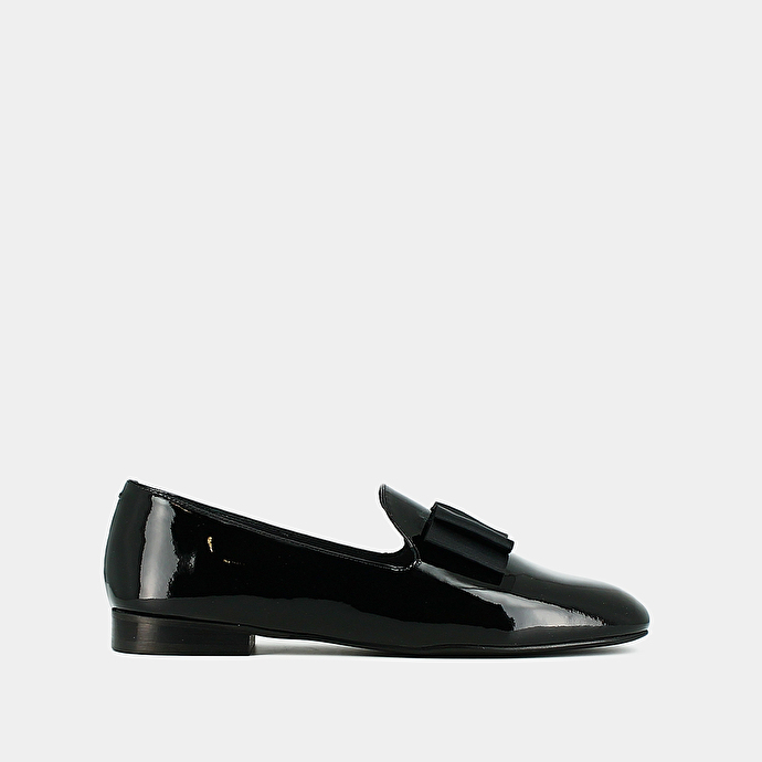 Ballerines à bouts pointus  en cuir verni noir