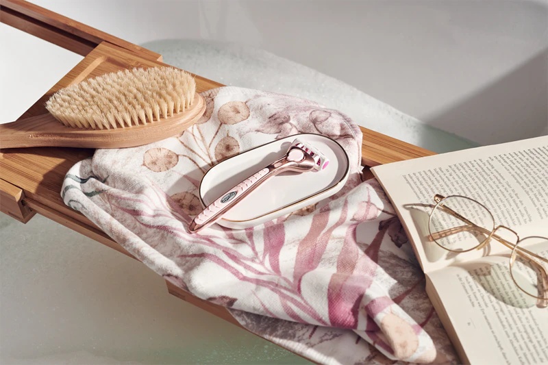 Wilkinson Sword Quattro moterims, rožinio aukso spalvos skustuvas + atsarginės galvutės, 4 vnt.