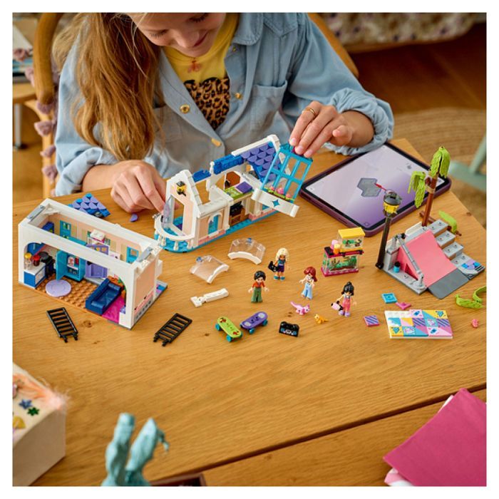 LEGO Friends 42687 Liann's Family House - Building Toy for Ages 7+ - Gift