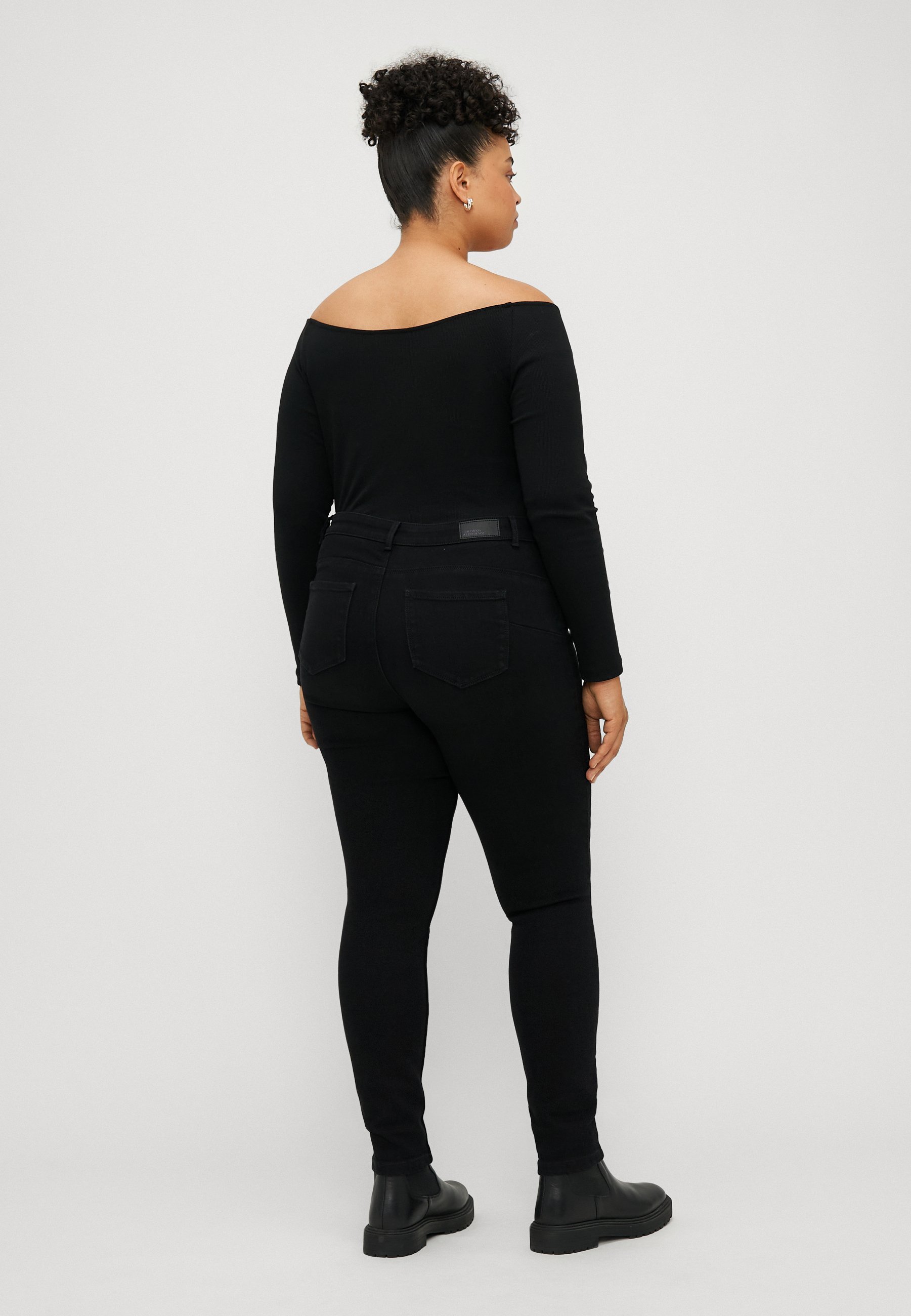 Vero Moda Curve VMCPAIGE PUSH UP - Jeggings - nero