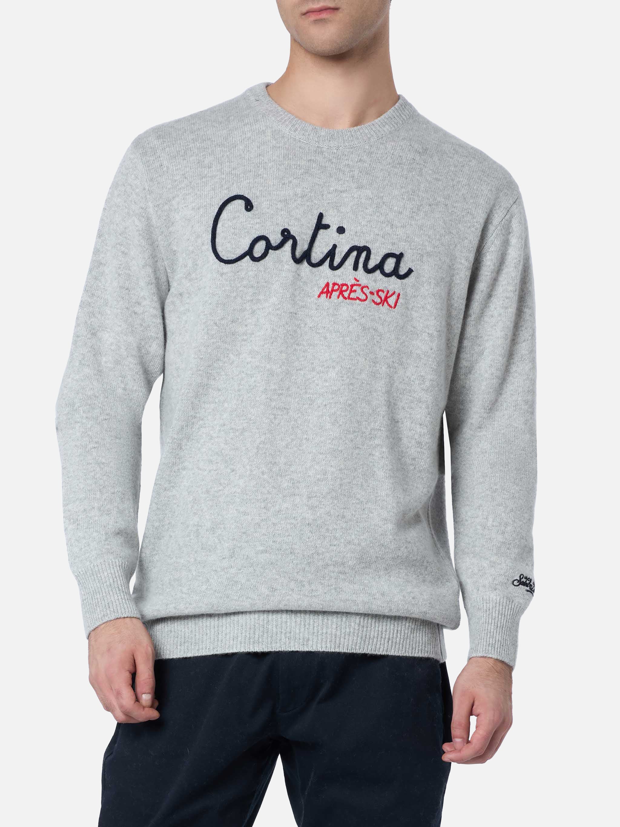 Grijze herentrui van Airone met Cortina Apres Ski-borduurwerk.