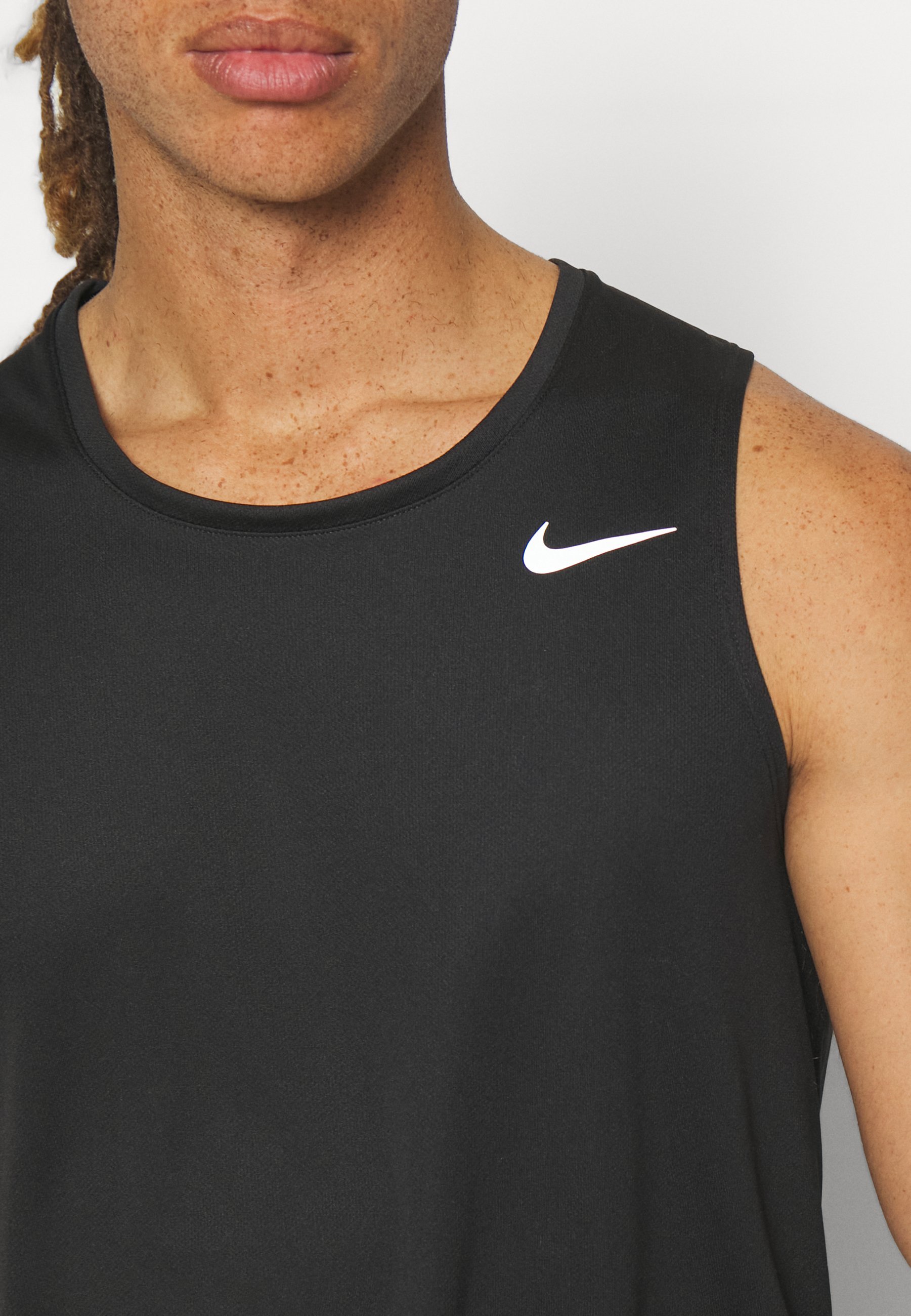 Nike Performance MILER TANK marškinėliai - juodi