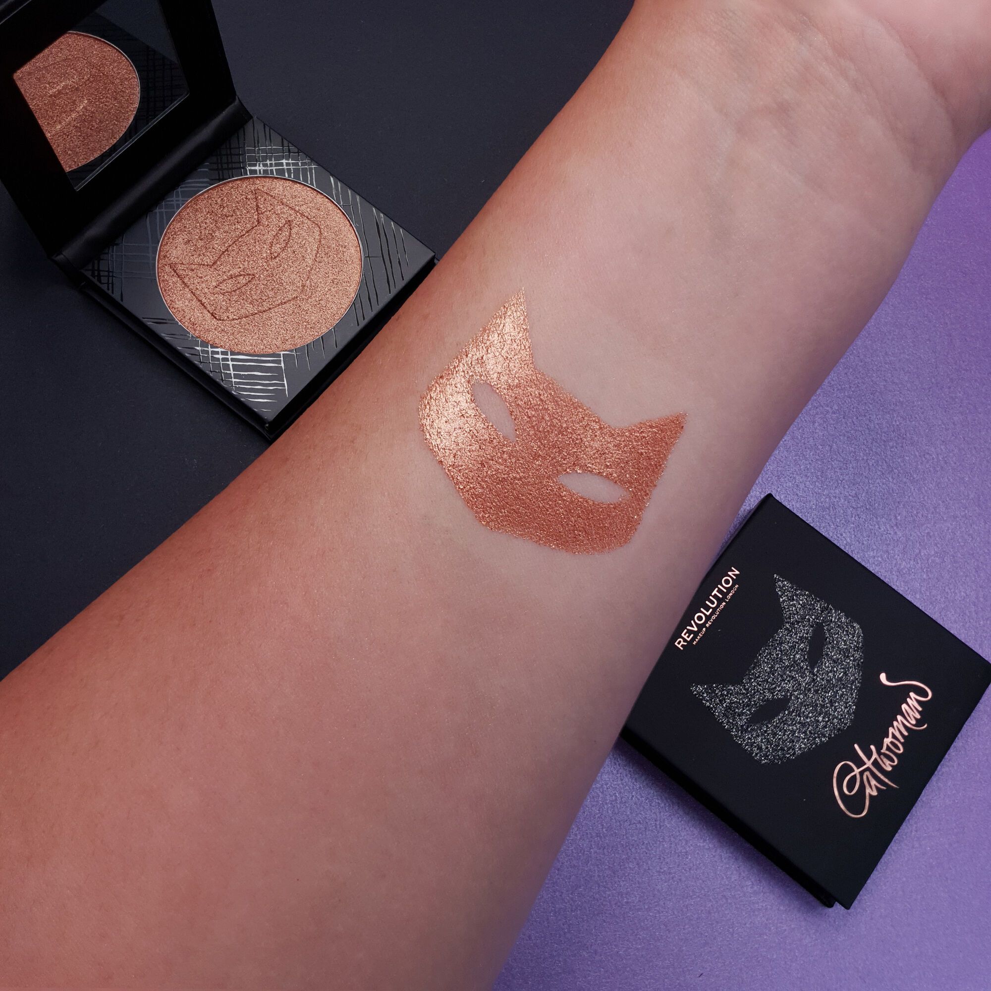 Catwoman™ X Makeup Revolution Kitty Got Claws Highlighter Hajlajteri