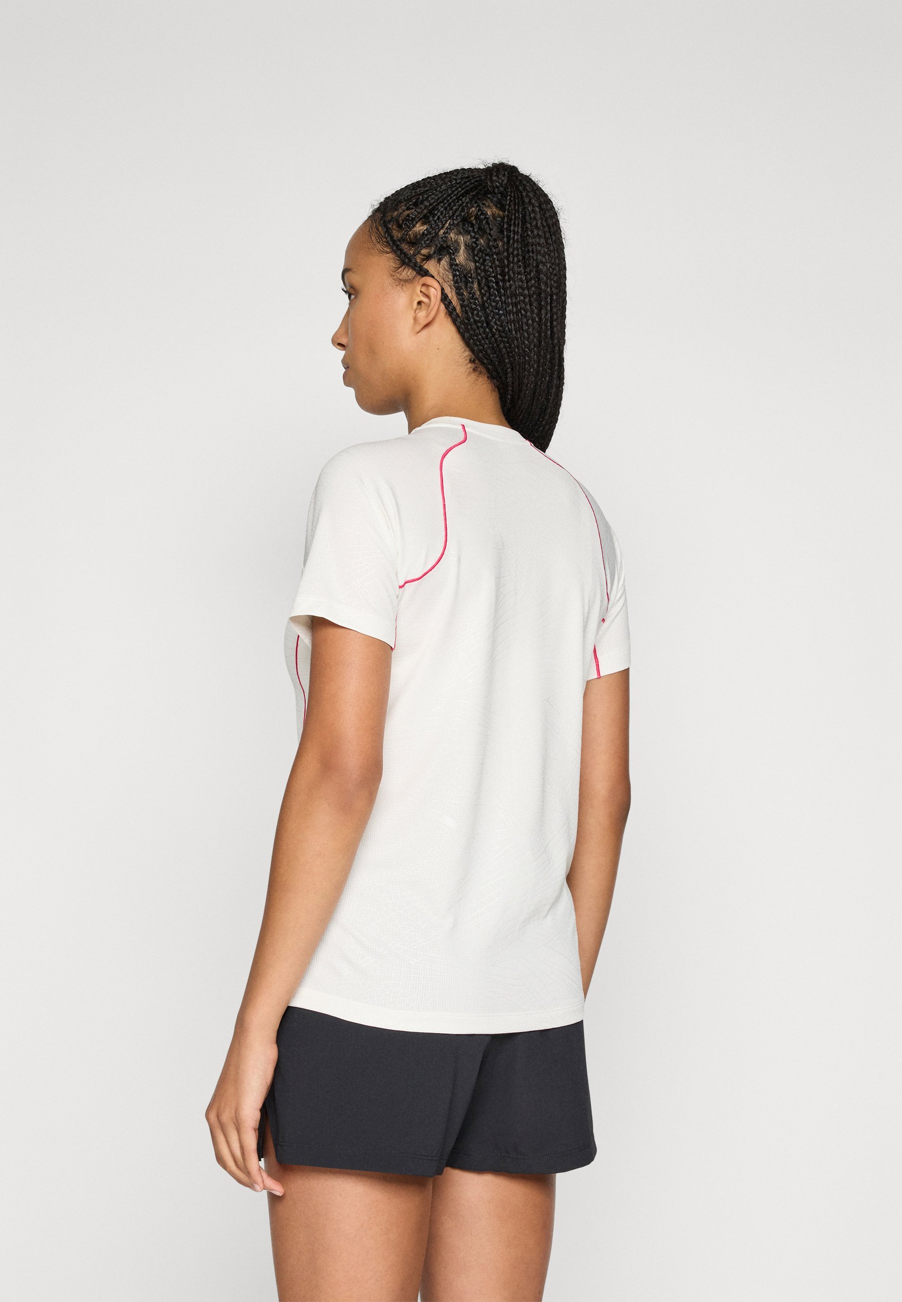 ASICS GAME ALL OVER PRINT TOP - Sport T-shirt - crème