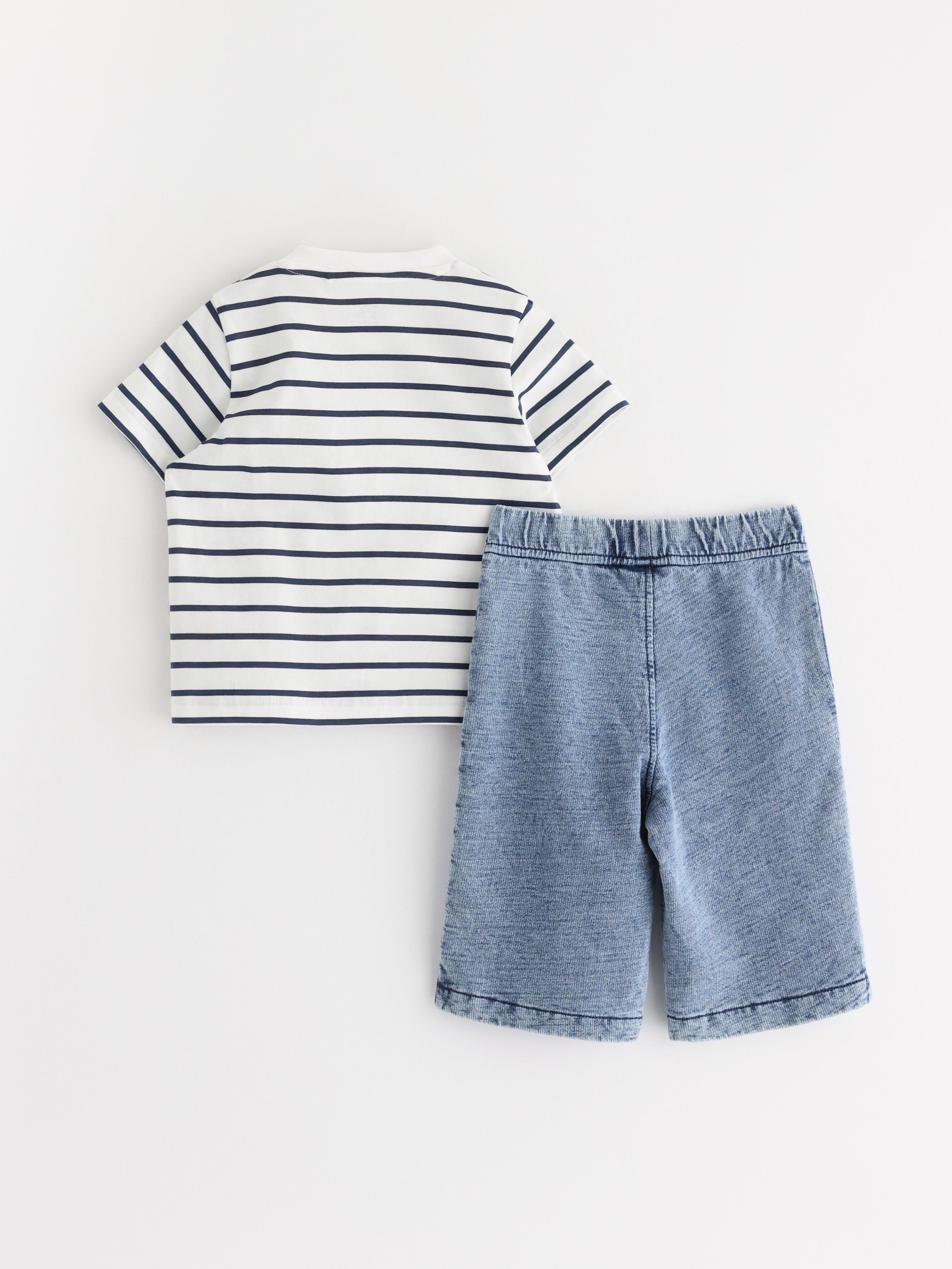 Conjunto - camiseta e calça jeans clara