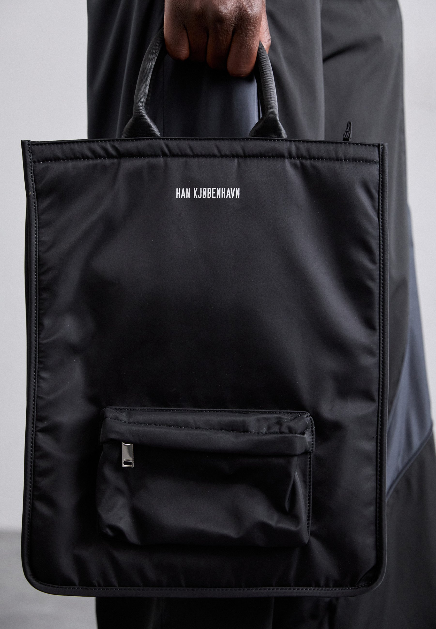 Han Kjøbenhavn LOGO TOTE BAG UNISEX - Tas van stof - zwart