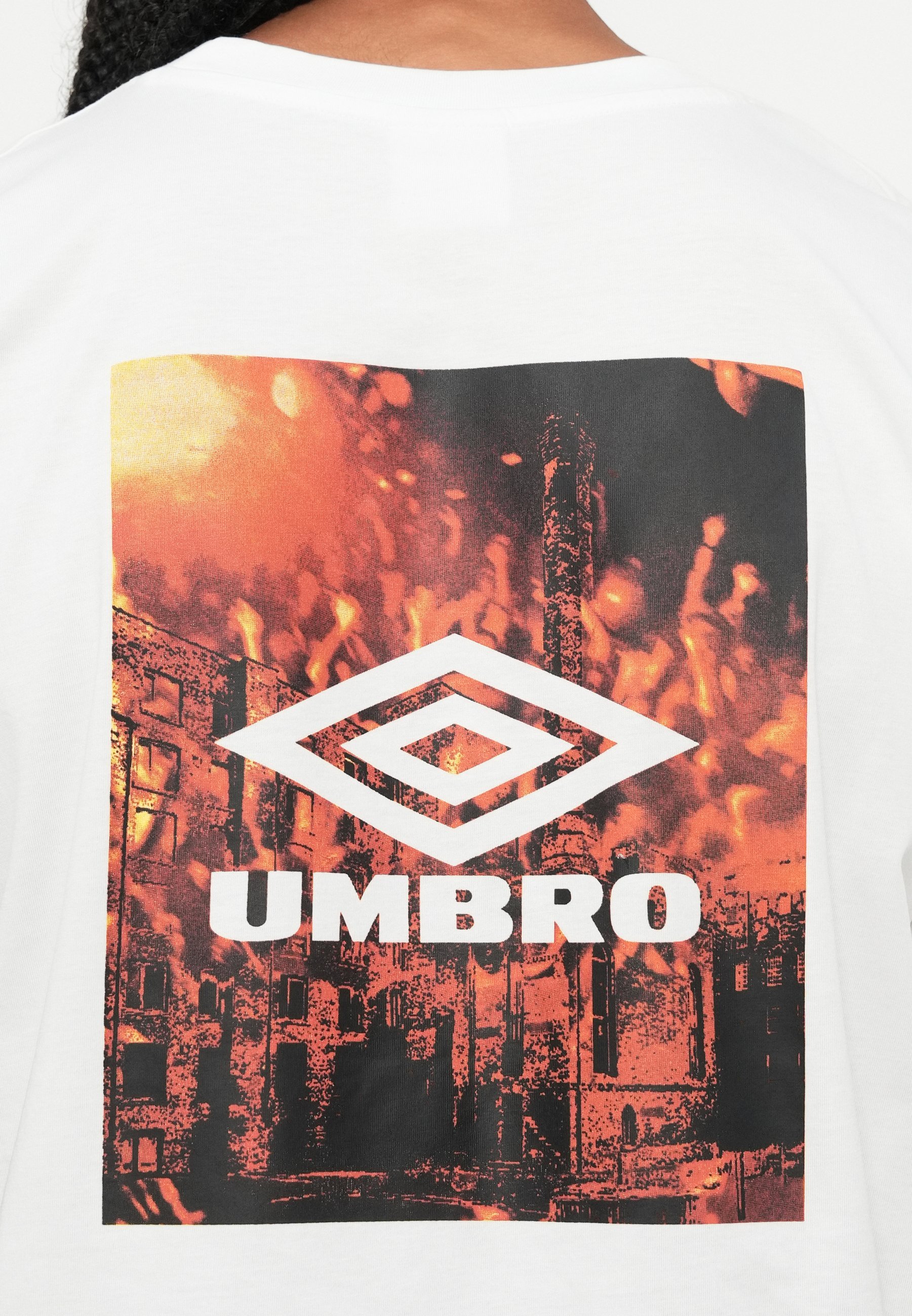 Umbro INDUSTRY GRAPHIC TEE - T-shirt met print - helderwit