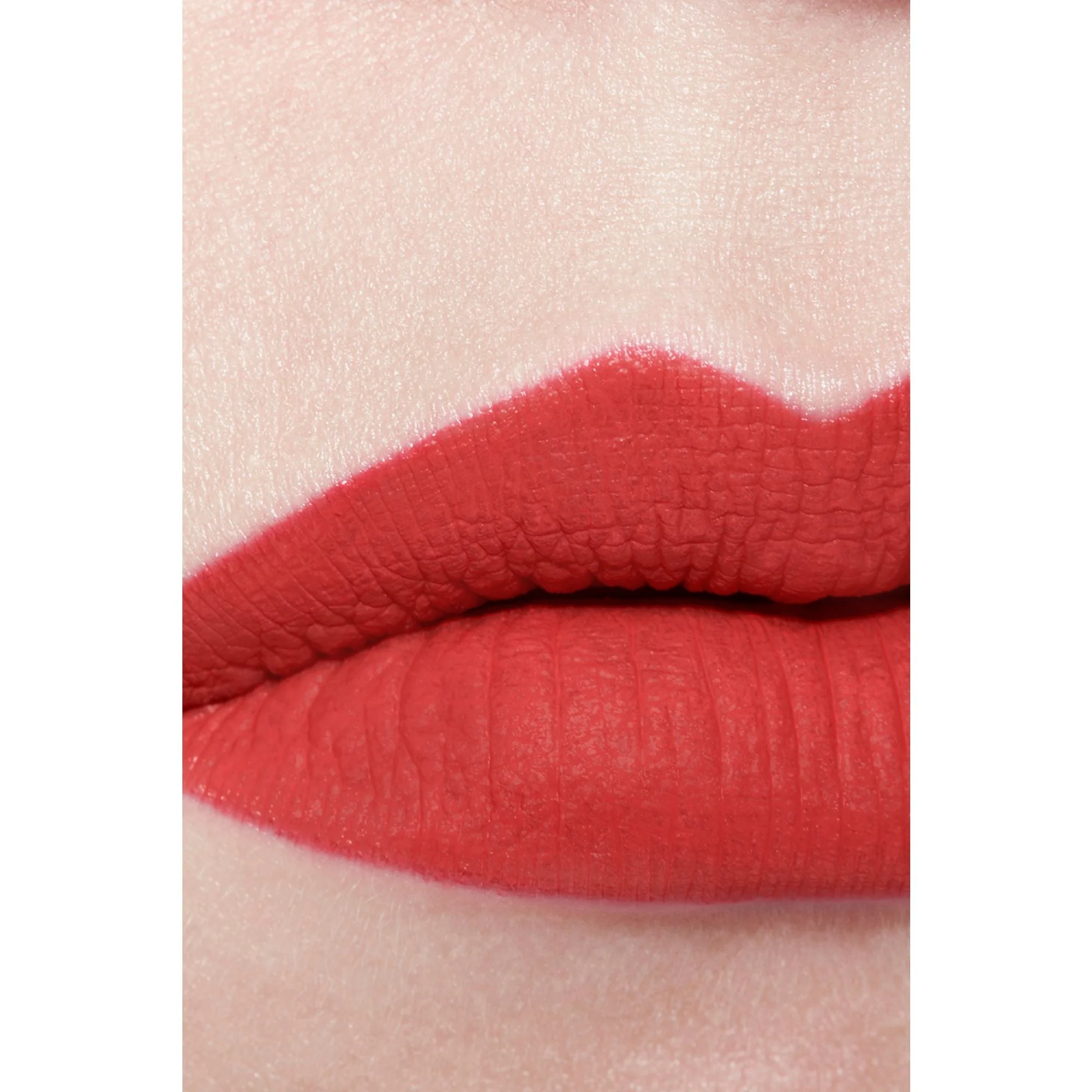 ROUGE ALLURE LIQUID VELVET - IL ROSSETTO FLUIDO OPACO INTENSO ULTRA-TENUTA