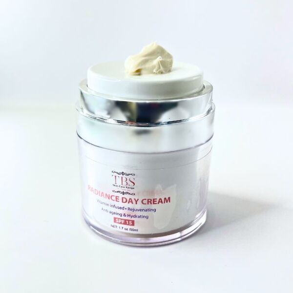 Crema giorno illuminante TBS SPF15 100ml
