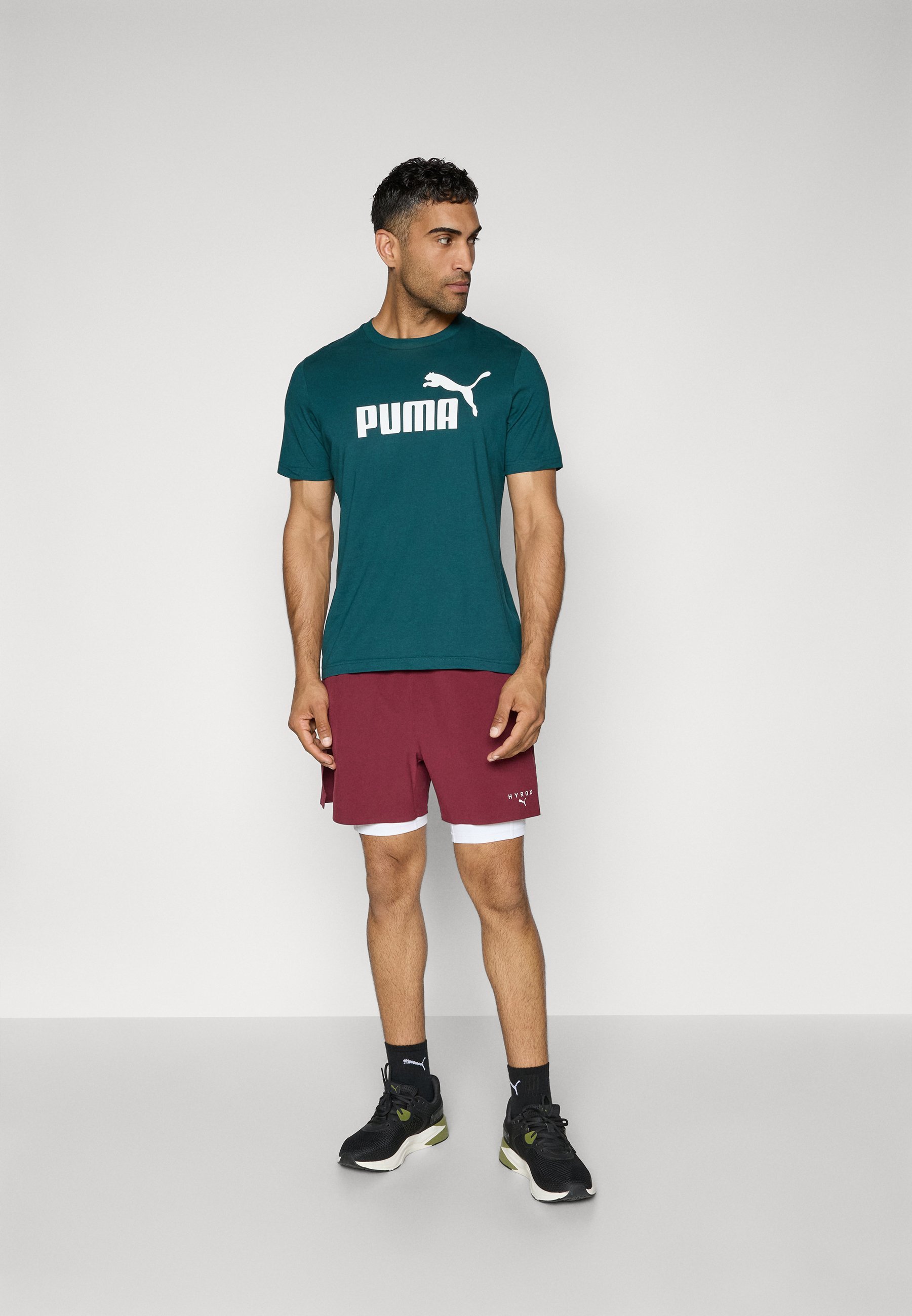 Puma LOGO TEE - Bedrucktes T-Shirt - grünes Terrain