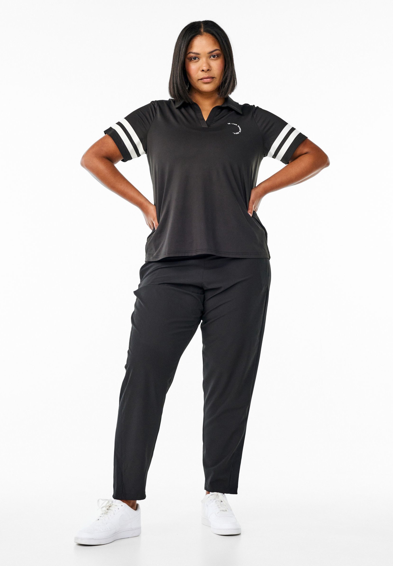 Active by Zizzi - Lili-liljat raidallisilla yksityiskohdilla - Poolopaita - musta